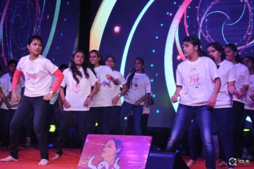 Kumari 21 F Movie Platinum Disc Function